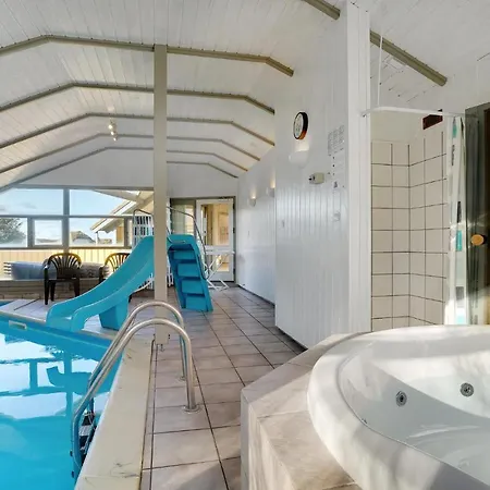 5 Bedroom Pet Friendly In Hvide Sande Holiday home