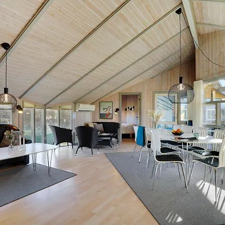 5 Bedroom Pet Friendly In Hvide Sande *